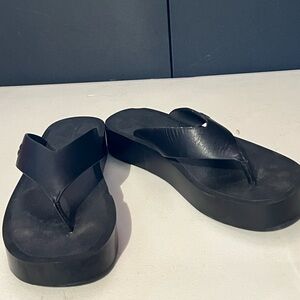Platform Tory Burch Flip Flops (worn once)